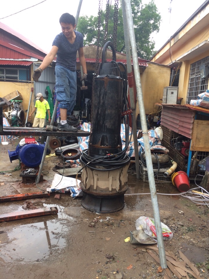 SỬA MÁY BƠM CHÌM HỐ MÓNG TSURUMI