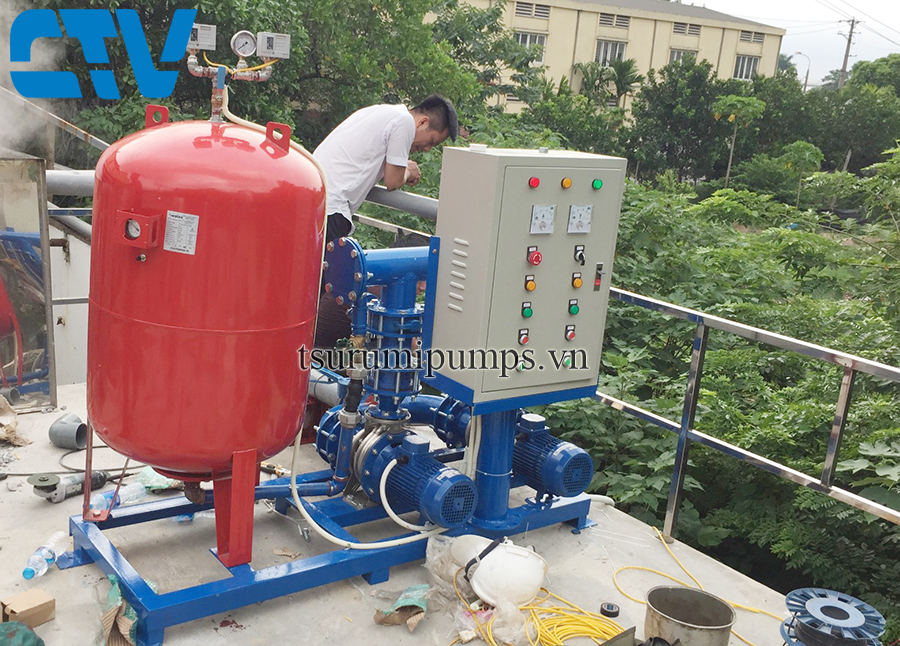 Tủ điện biến tần điều khiển cụm 2 máy bơm tăng áp chạy luân phiên